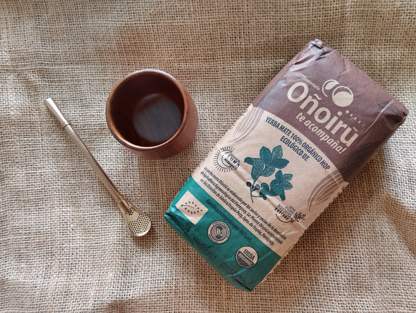 Kit with wooden mate gourd, Oñoirú mate tea, and bombilla